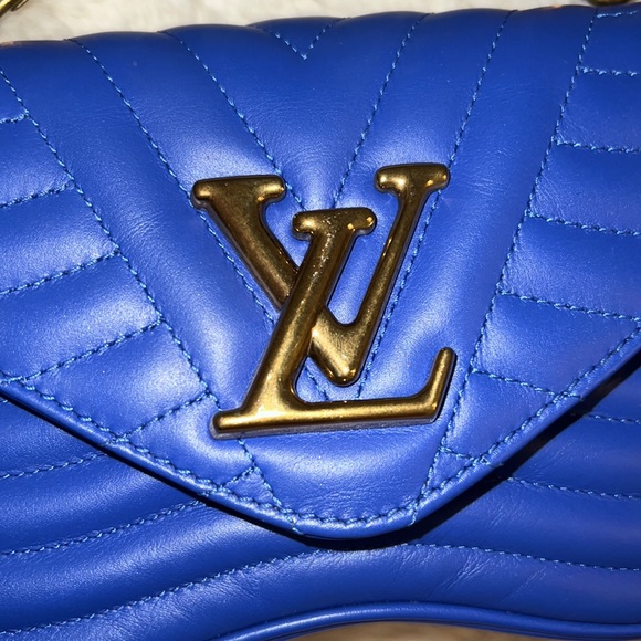 Louis Vuitton Wave Purse💙 - Picture 6 of 12